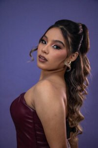 Peinado suelto con ondas marcadas para sesión de fotos en Mazatlán