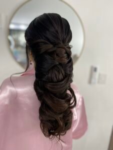 Recogido trenzado elegante para evento formal en Mazatlán