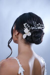 Peinado elegante realizado por Tania Osuna HairStyles, ideal para bodas, fiestas y eventos especiales en Mazatlán.
