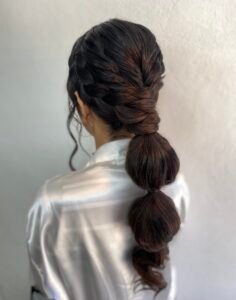 Peinado elegante recogido con trenza coleta Jazmin para fiesta en Mazatlán